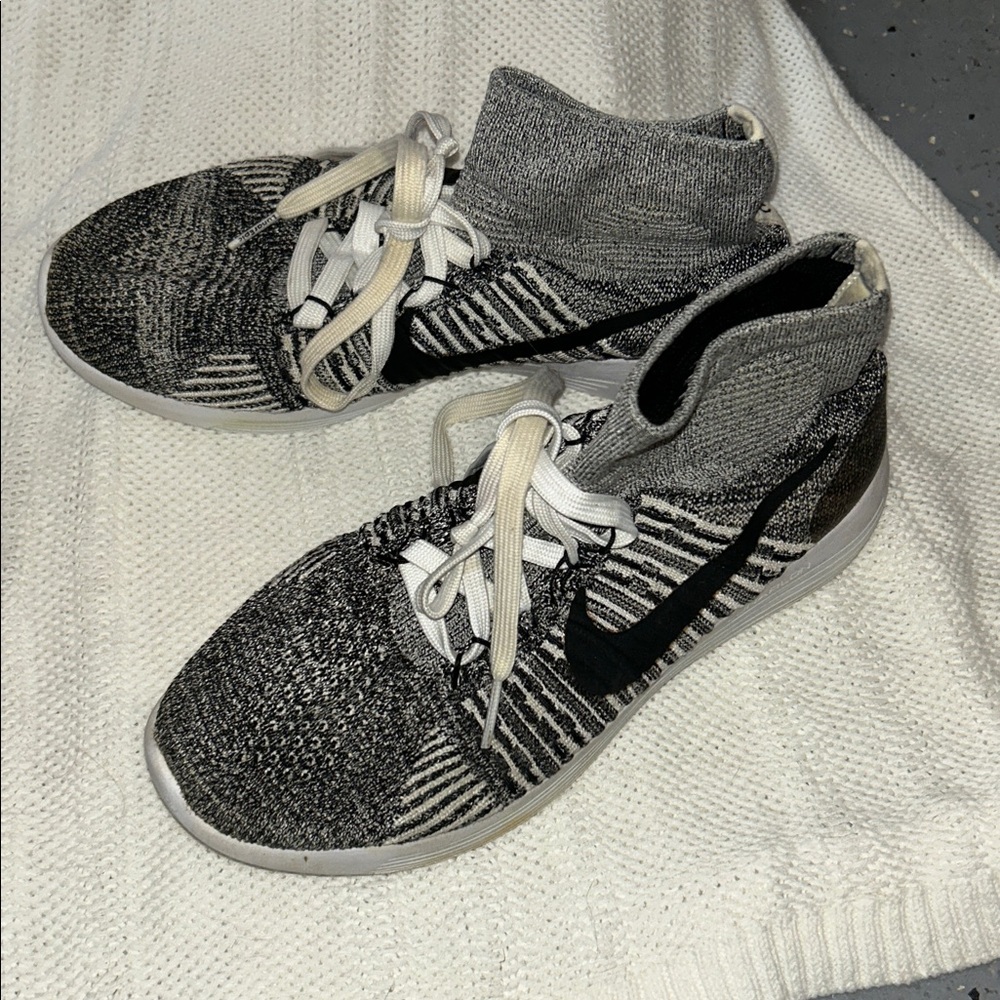 Nike Free RN Flyknit size 8. great condition